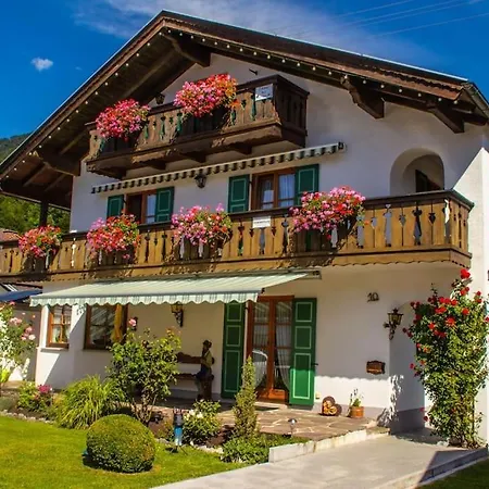 Ferienwohnung In Bei Garmisch Mit Privatem Whirlpool Und Sauna Апартаменты *