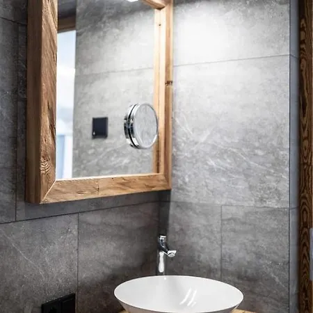 Апартаменты Ferienwohnung In Bei Garmisch Mit Privatem Whirlpool Und Sauna Фархант