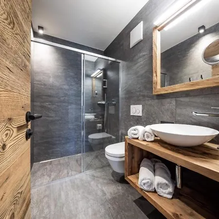 Ferienwohnung In Bei Garmisch Mit Privatem Whirlpool Und Sauna Фархант