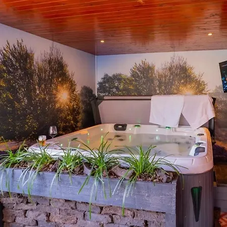 Ferienwohnung In Bei Garmisch Mit Privatem Whirlpool Und Sauna Апартаменты